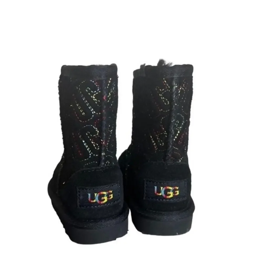 UGG Classic II Graphic Stitch Short Boots Baby size 6